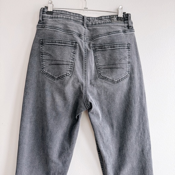 American Eagle Grey Stretch Mom Jean Size 4 - Picture 5 of 8